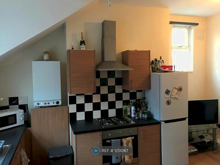 4 Bedroom Flat To Rent In Foxhall Road, Nottingham NG7