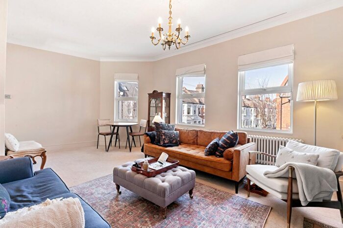 3 Bedroom Maisonette For Sale In Allestree Road, Munster Village, SW6