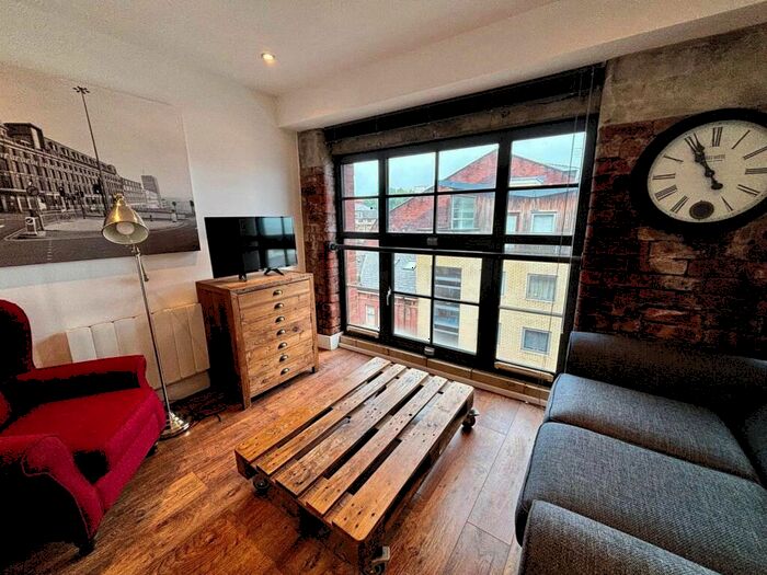 Flat To Rent In Crispin Lofts, New York Road, Leeds, West Yorkshire, LS2