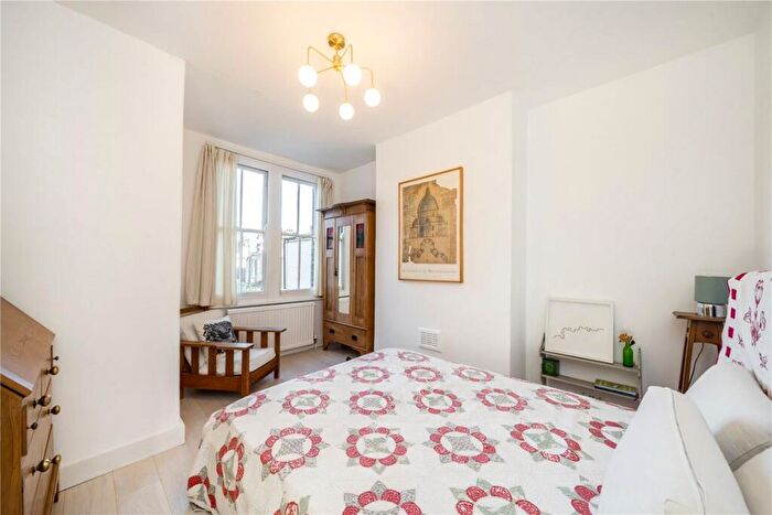 1 Bedroom Flat For Sale In North Worple Way, Barnes, SW14