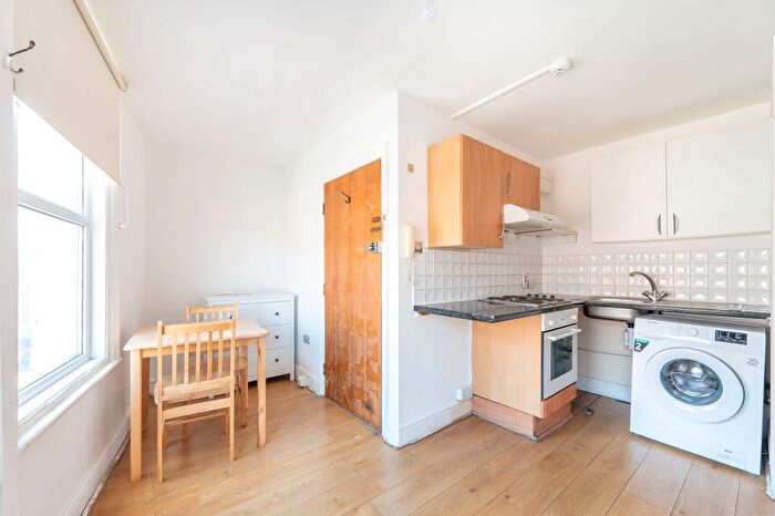 Studio To Rent In High Road, Willesden, London, NW10