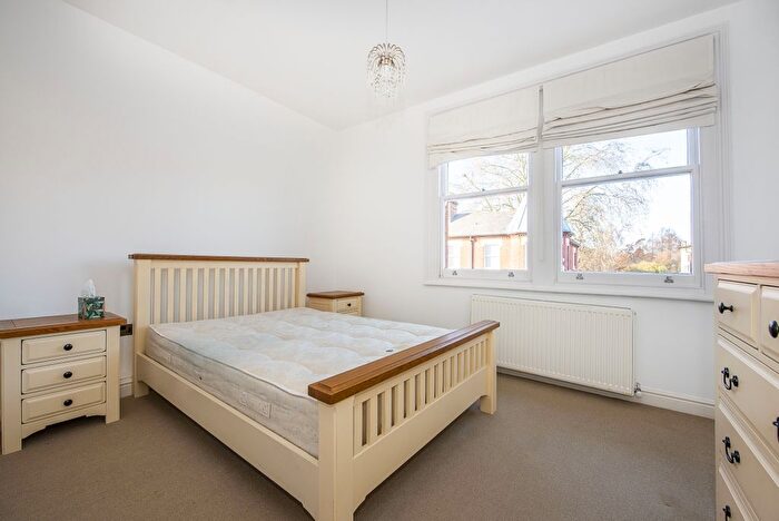 2 Bedroom Flat To Rent In Clevedon Road, Twickenham, TW1