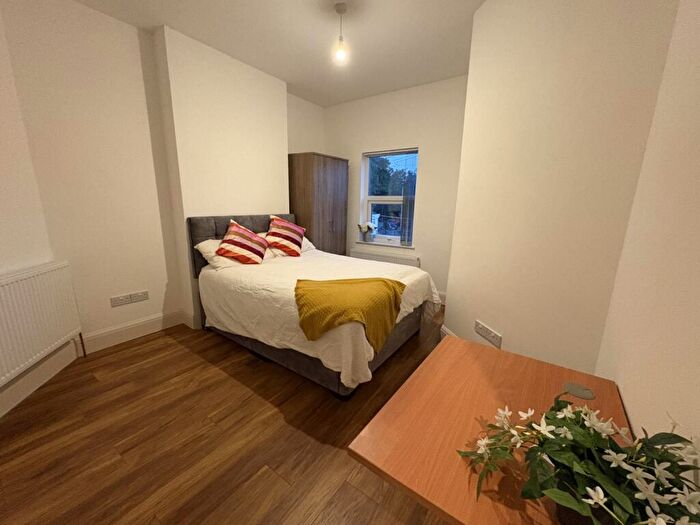 3 Bedroom Flat To Rent In Harborne Park Road, Birmingham, B17