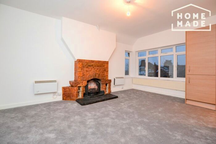 2 Bedroom Flat To Rent In Rochester Court, Kingsbury Green, NW9