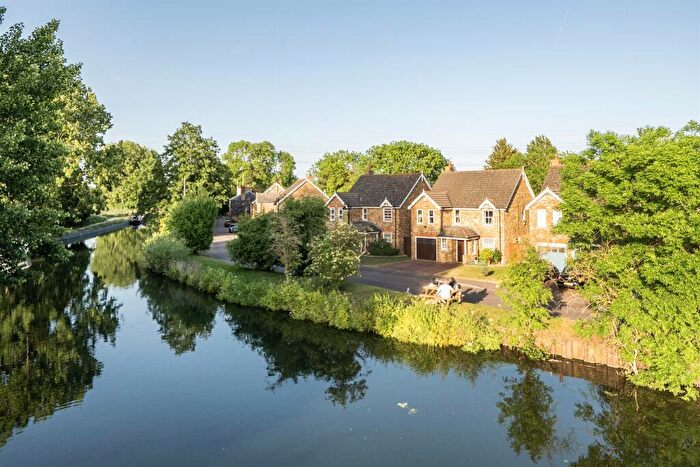 4 Bedroom Detached House For Sale In Government Row, Enfield, EN3
