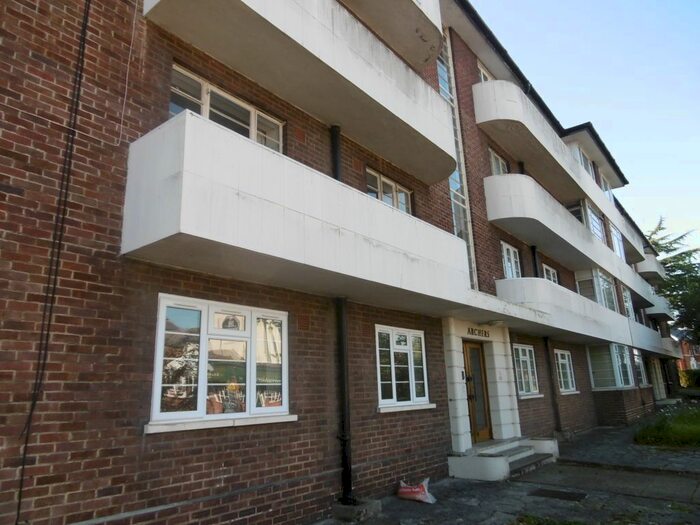 2 Bedroom Flat To Rent In Archers Road, Southampton, SO15