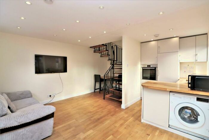 1 Bedroom End Of Terrace House To Rent In Claire Place, Isle Of Dogs, E14