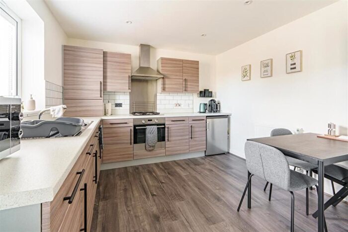 2 Bedroom Flat For Sale In Port Rise, Chatham, ME4