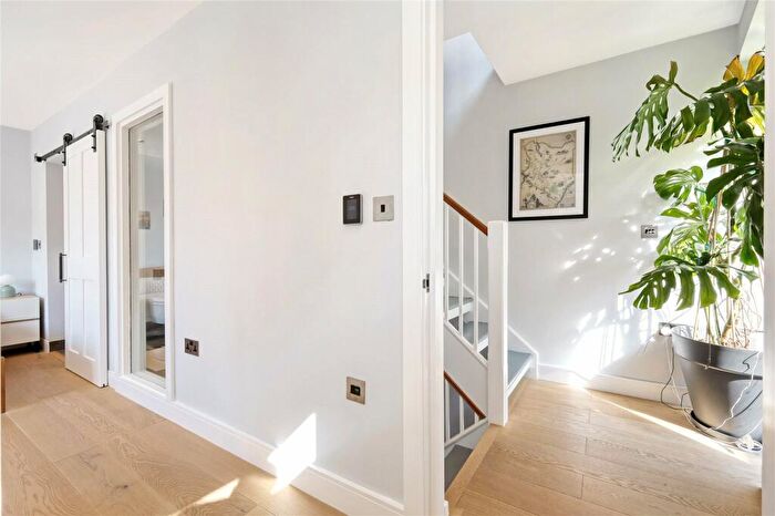 2 Bedroom End Of Terrace House For Sale In Culford Mews, Islington, London, N1
