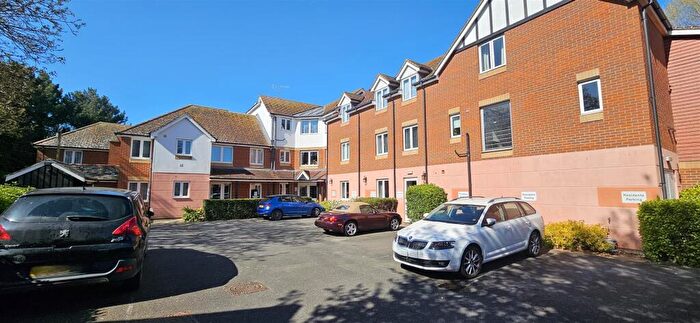 1 Bedroom Apartment For Sale In Wealdhurst Park, Broadstairs, CT10
