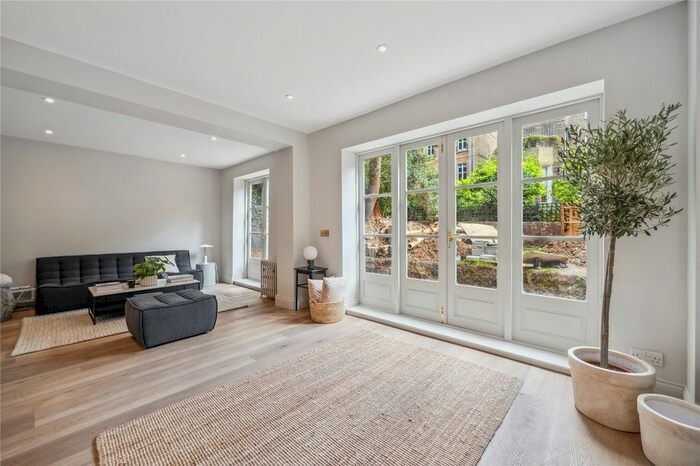 3 Bedroom Flat To Rent In Bassett Road, London, W10
