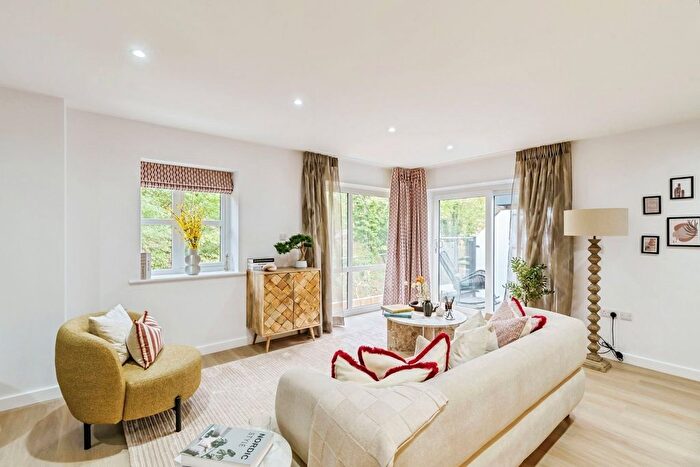 1 Bedroom Flat For Sale In Outwood Lane, Chipstead, Coulsdon, Surrey, CR5