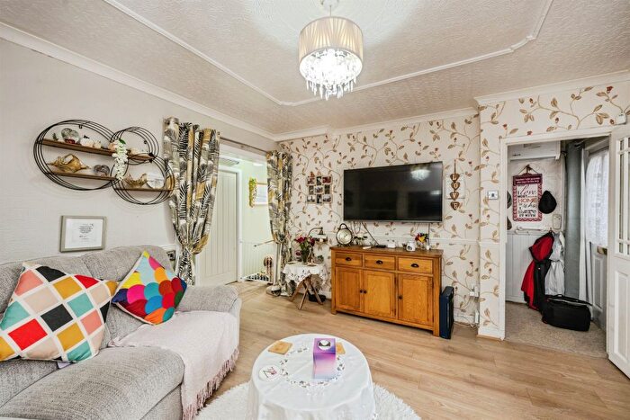 3 Bedroom Semi-detached House For Sale In Emlyn Road, Mayhill, Swansea, SA1