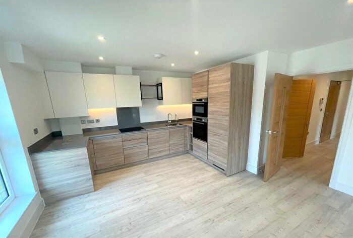 2 Bedroom Flat To Rent In Welland House, Guildford, GU1