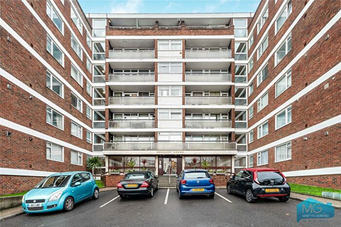 2 Bedroom Flat For Sale In Regents Park Road, London, N3