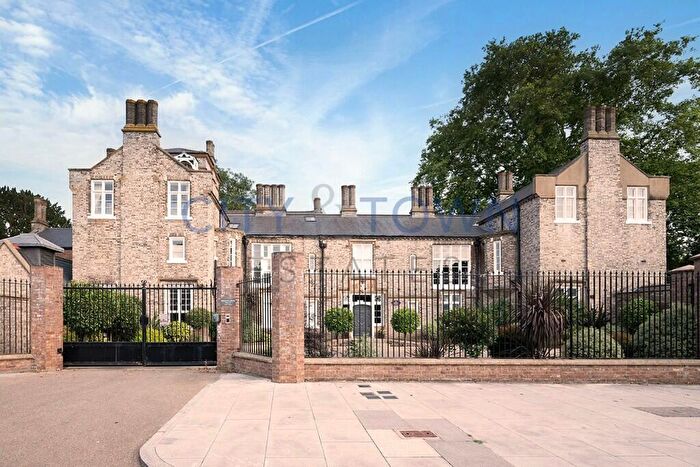 2 Bedroom Maisonette To Rent In Simmons Lane, London, E4