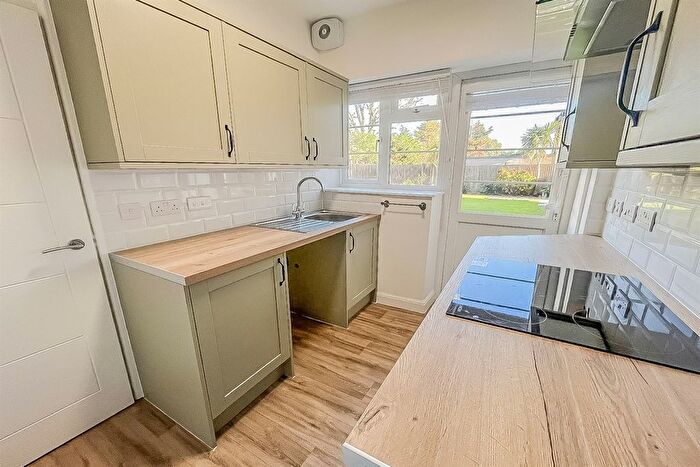 2 Bedroom Flat To Rent In Vincent Court, Bell Lane, Hendon, NW4