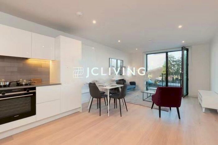 1 Bedroom Flat To Rent In Royal Crest Avenue, E16