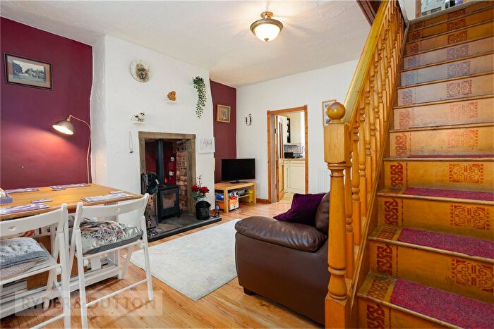 2 Bedroom Semi-Detached House For Sale In Wilds Square, Mossley, OL5