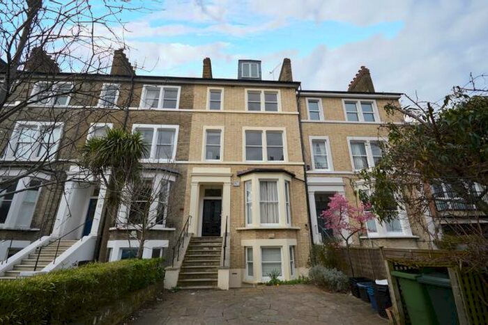 3 Bedroom Flat To Rent In Friars Stile Road, Surrey, TW10