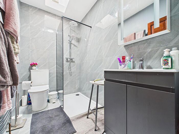 4 Bedroom Semi-Detached Bungalow For Sale In Vincent Close, Corringham, SS17