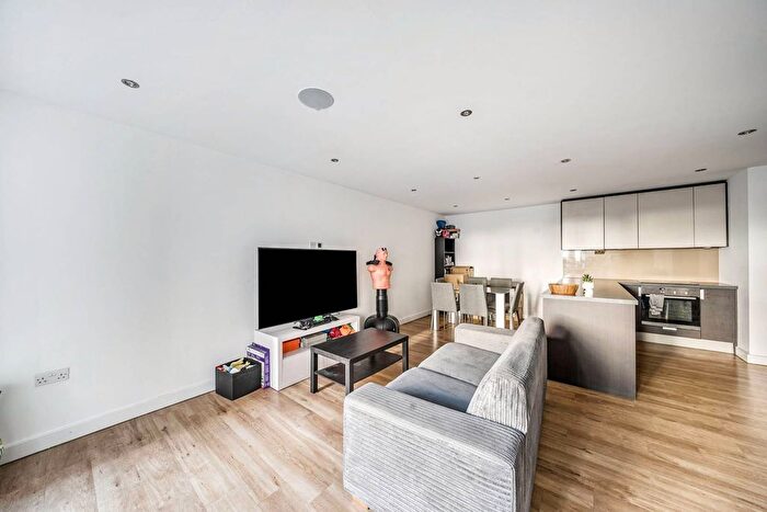 2 Bedroom Flat To Rent In East Drive, Colindale, London, NW9