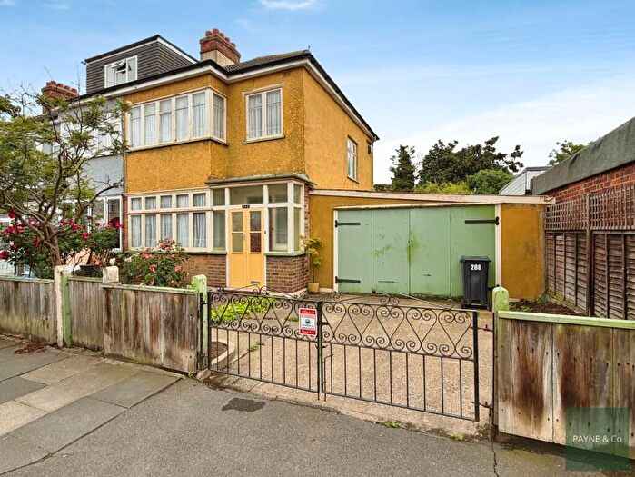 3 Bedroom End Of Terrace House For Sale In Mortlake Road, Ilford, IG1
