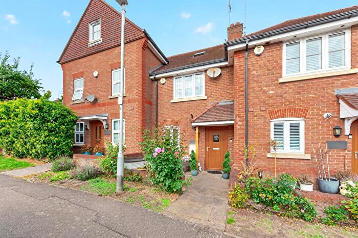 3 Bedroom Terraced House For Sale In Fullerton Close, Markyate, St. Albans, AL3