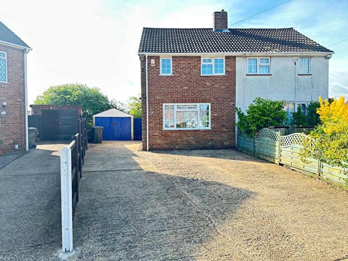 3 Bedroom Semi-Detached House To Rent In Barrowby Close, Luton, Bedfordshire, LU2