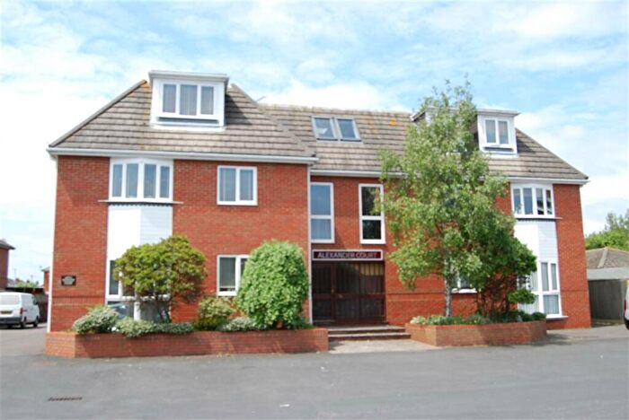 1 Bedroom Flat To Rent In York Close, Christchurch, Dorset, BH23
