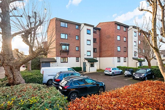 1 Bedroom Flat For Sale In Granville Square, Peckham, London, SE15