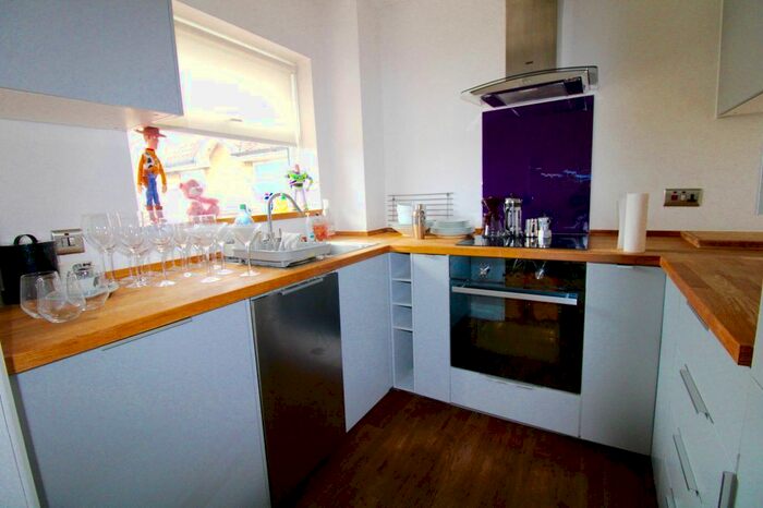 2 Bedroom Flat To Rent In Cassis Court, Loughton, Essex, IG10