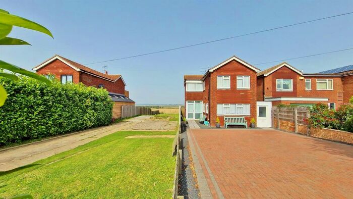 3 Bedroom Detached House For Sale In Kirby Road, Walton On The Naze, CO14