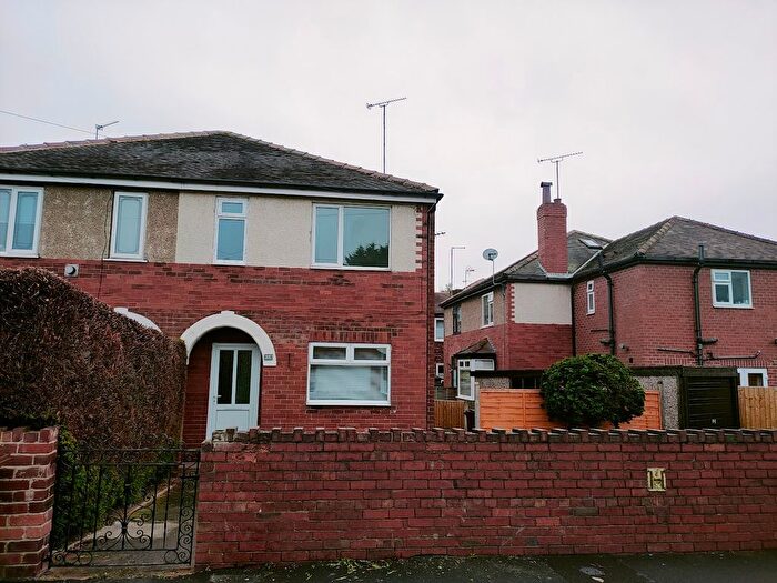 3 Bedroom Semi-Detached House To Rent In Tew Street, Wakefield, WF2