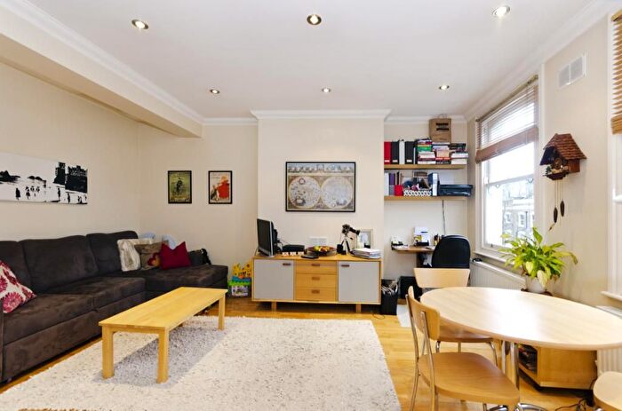 2 Bedroom Flat To Rent In Beresford Road, Islington, London, N5
