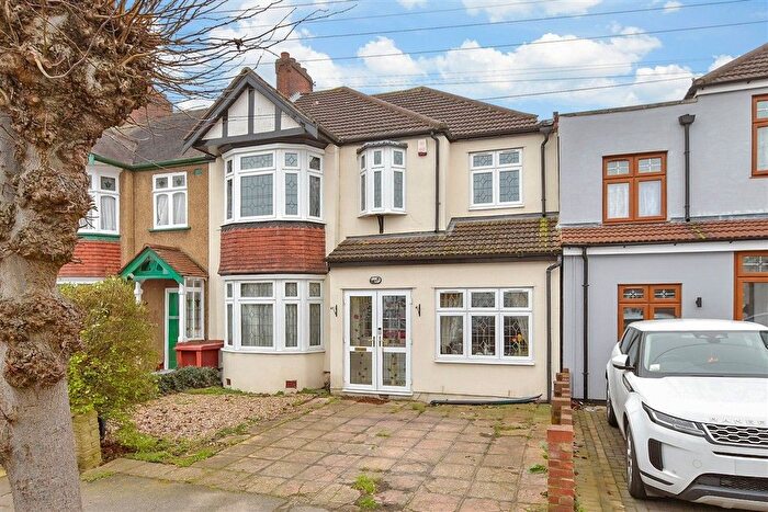 4 Bedroom Semi Detached House For Sale In Glenthorne Gardens, Barkingside, Ilford, Essex, IG6