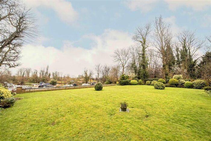 2 Bedroom Flat To Rent In River Reach, Teddington, TW11