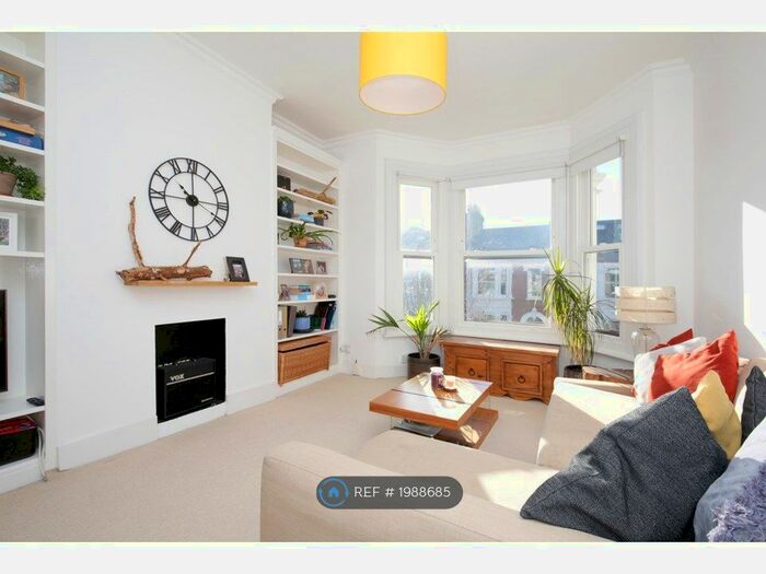 2 Bedroom Flat To Rent In Keith Grove, London, W12