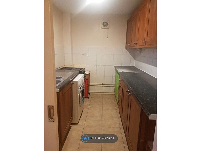 2 Bedroom Maisonette To Rent In Guernsey Close, Hounslow, TW5