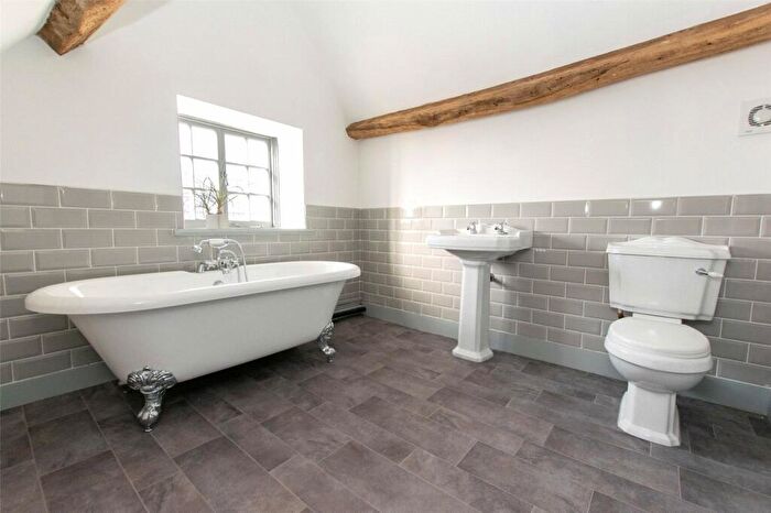 4 Bedroom Detached House For Sale In Watling Street, Hockliffe, Bedfordshire, LU7
