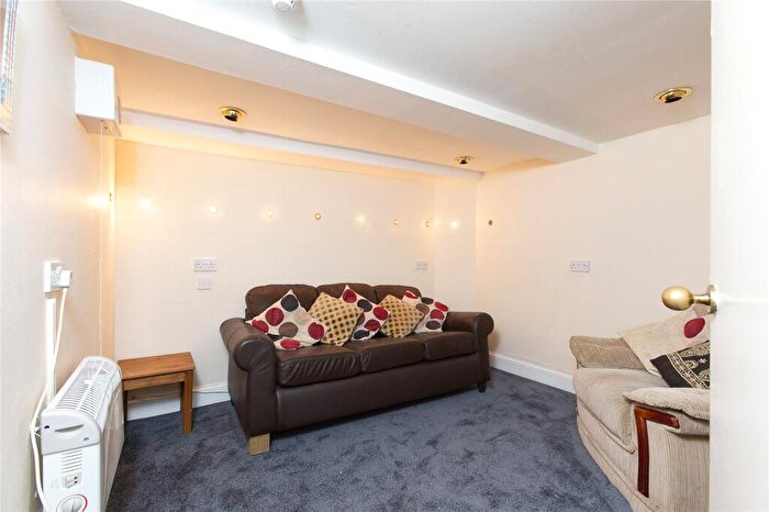 2 Bedroom Flat To Rent In Causewayside, Edinburgh, EH9