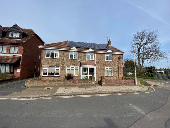 3 Bedroom Property To Rent In Grange Road, Gravesend, DA11