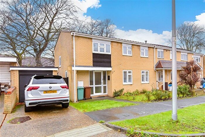 4 Bedroom Semi Detached House For Sale In Cookham Wood Road, Rochester, Kent, ME1