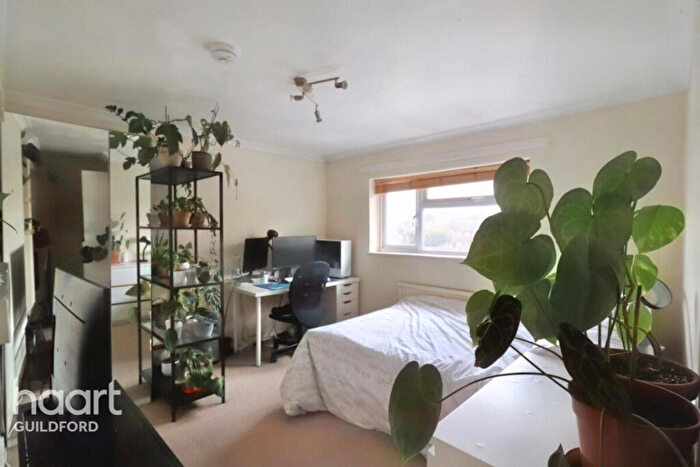 1 Bedroom Flat To Rent In Applegarth Avenue, Guildford, GU2