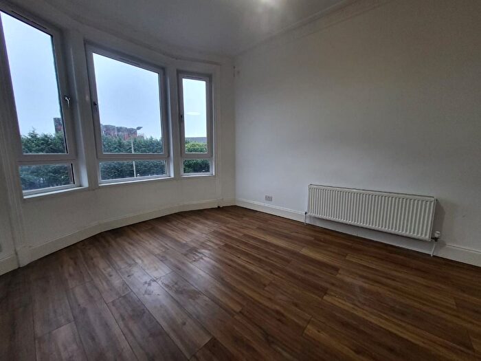 2 Bedroom Flat To Rent In Cumbernauld Road, Dennistoun, Glasgow, G31