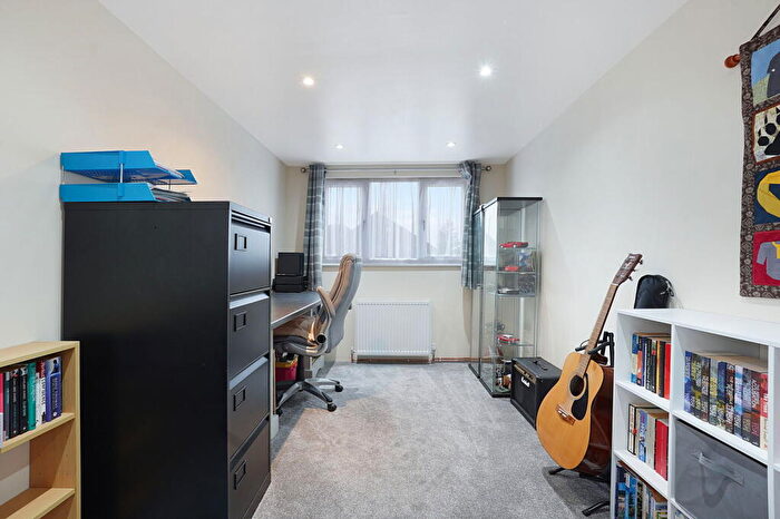 3 Bedroom End Of Terrace House For Sale In Snodhurst Avenue, Chatham, ME5