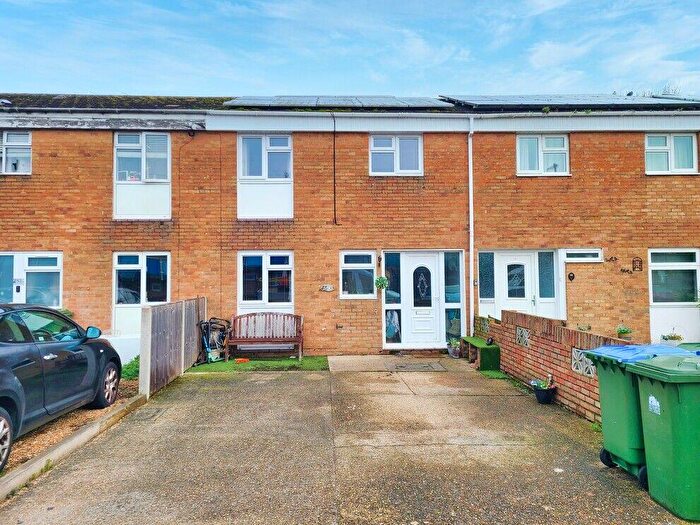 3 Bedroom Terraced House For Sale In Pembrey Close, Lordshill, SO16