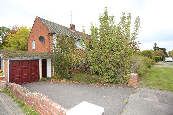 3 Bedroom Semi-Detached House For Sale In Falstaff Avenue, Earley, RG6