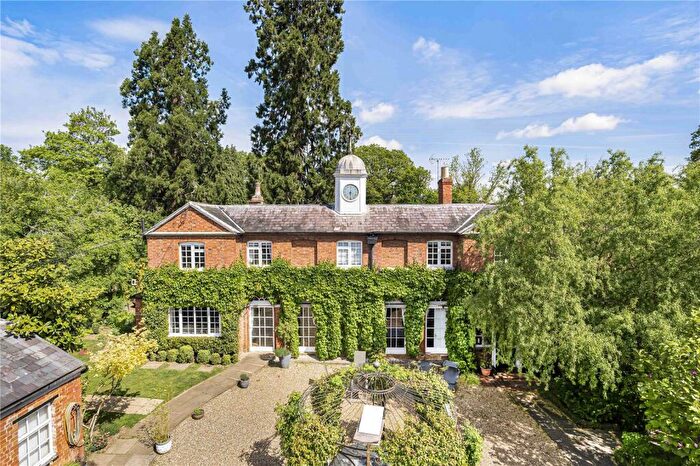 5 Bedroom Detached House For Sale In The Avenue, Flore, Northamptonshire, NN7