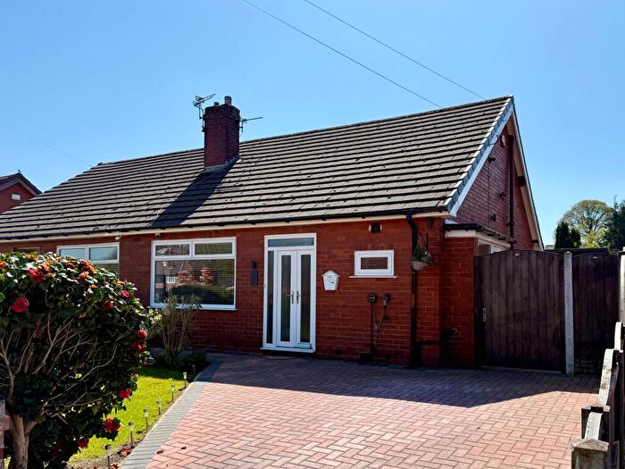 2 Bedroom Bungalow To Rent In Moss Bank Close, Astley Bridge, Bolton, BL1